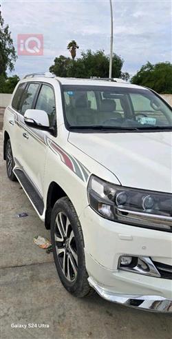 تۆیۆتا لاند کروزەر